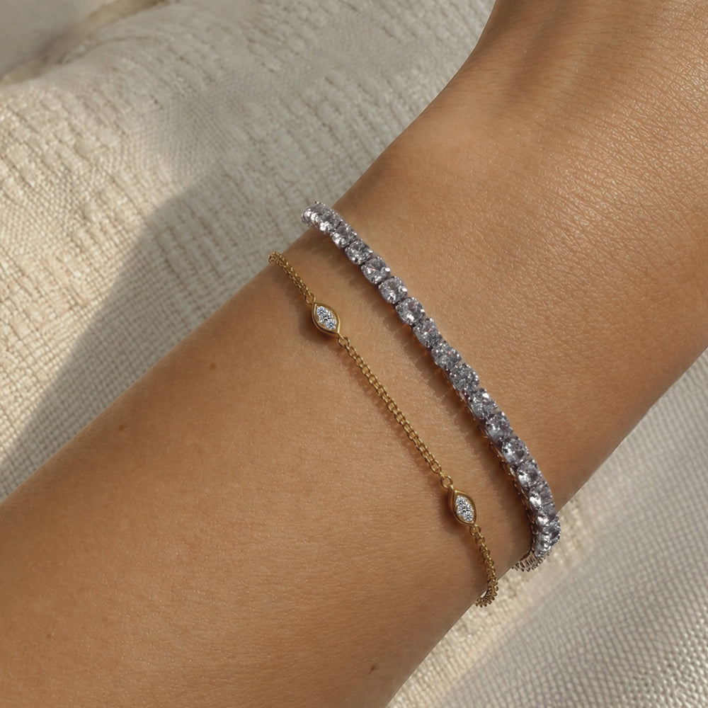 GUARDIAN Bracelet in yellow gold with diamond-set eye motif, delicate fine chain with traceable natural diamonds