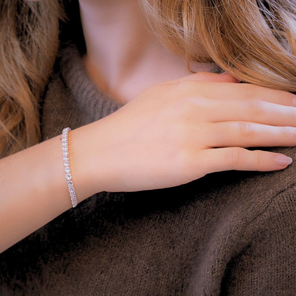 TRIVELLE diamond tennis bracelet with three-prong setting – traceable natural diamonds