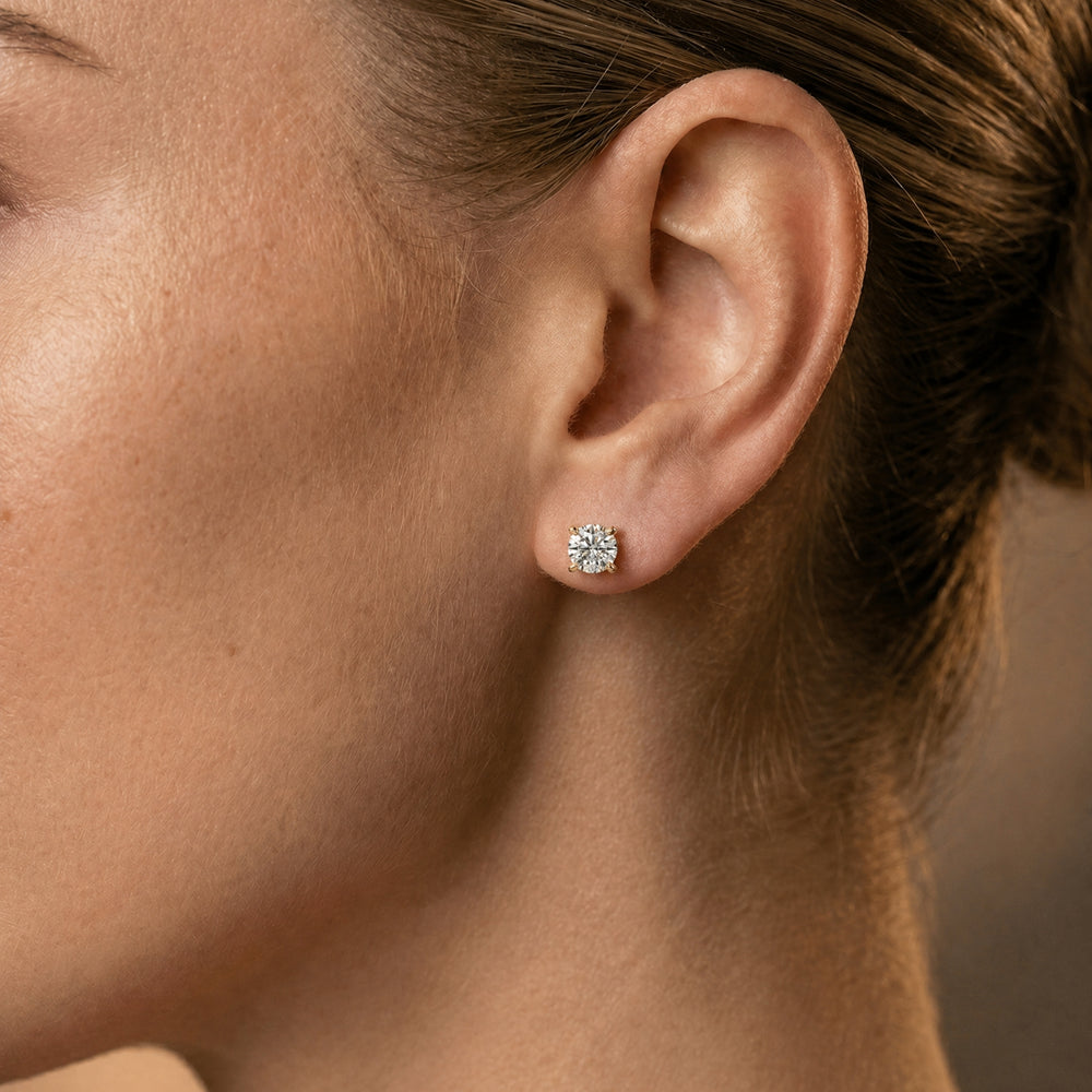 SOLÈNE four-prong diamond stud earrings in 18k white gold – traceable natural diamonds