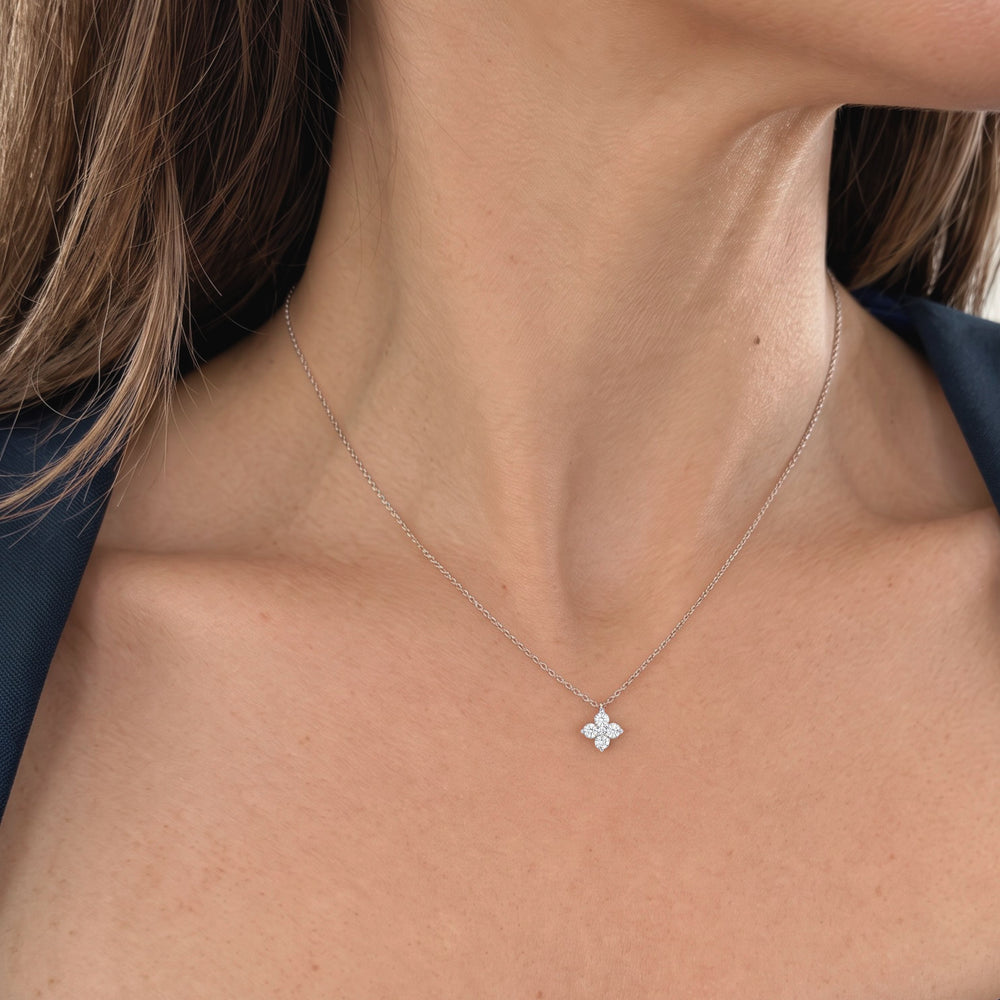 Star-shaped diamond necklace white gold